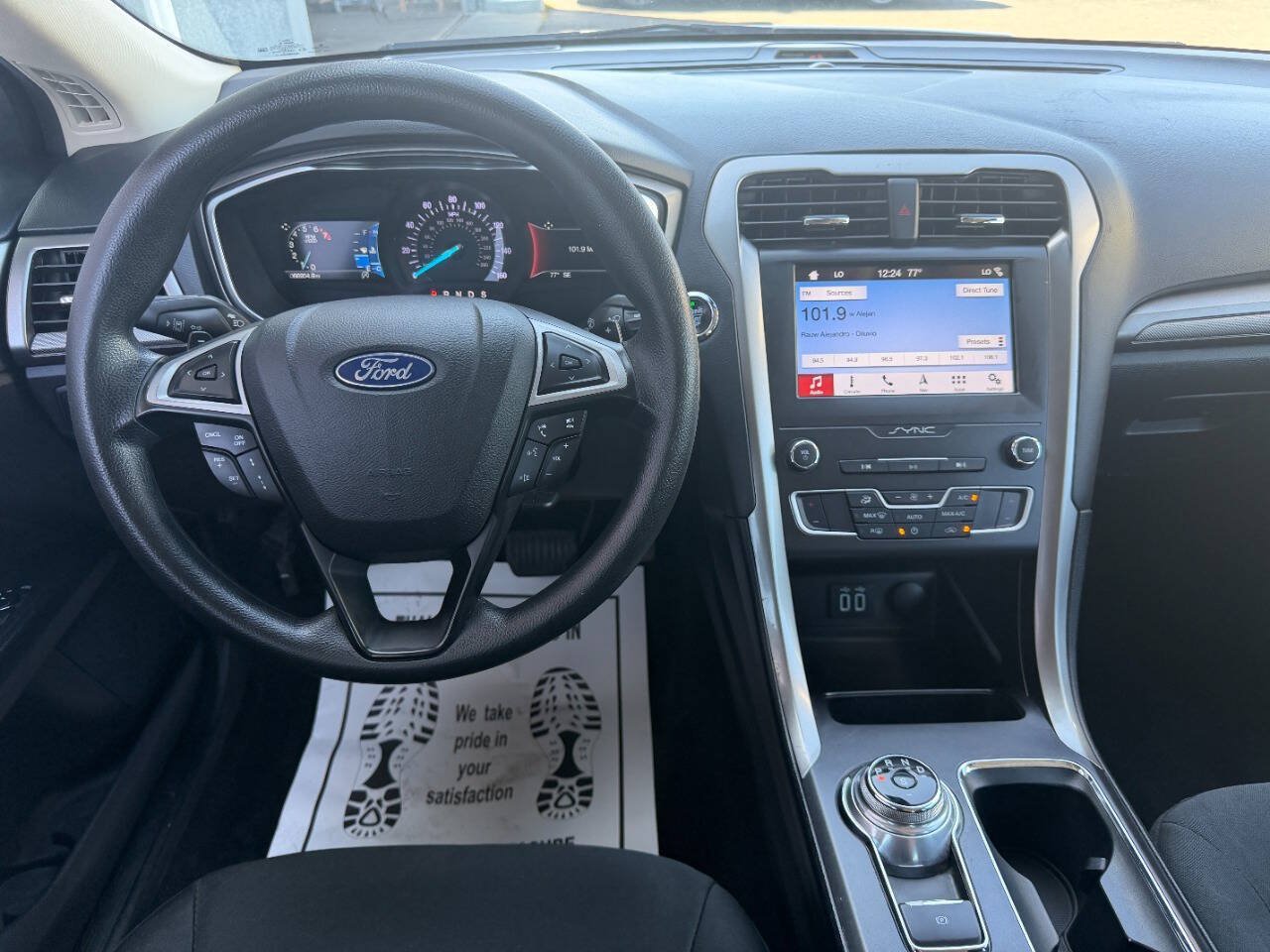 Used 2019 Ford Fusion SE FWD image 14