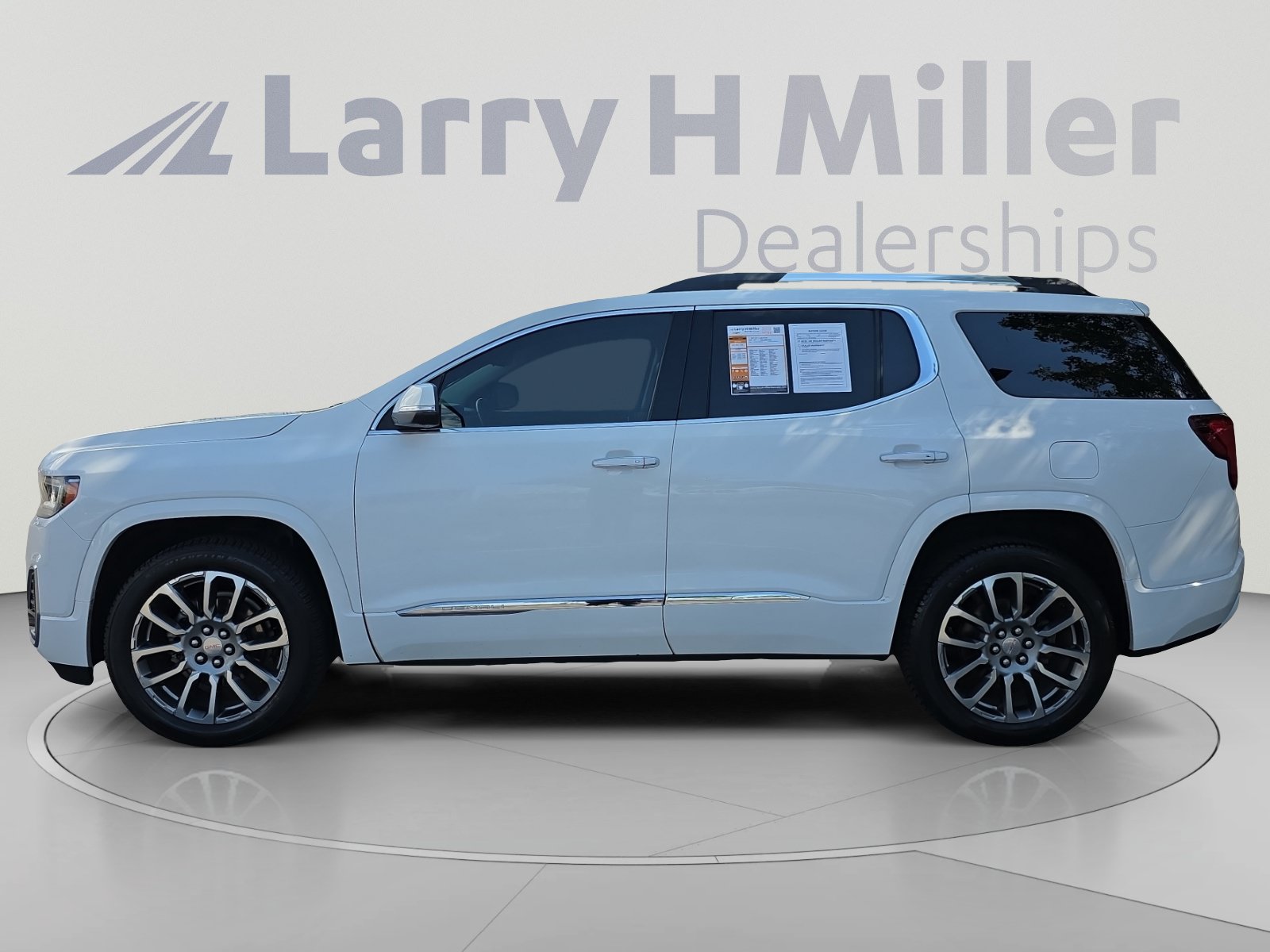 Used 2021 GMC Acadia Denali w/ Denali Ultimate Package AWD/4WD image 2