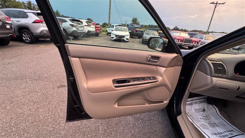 Used 2005 Toyota Camry LE FWD image 30