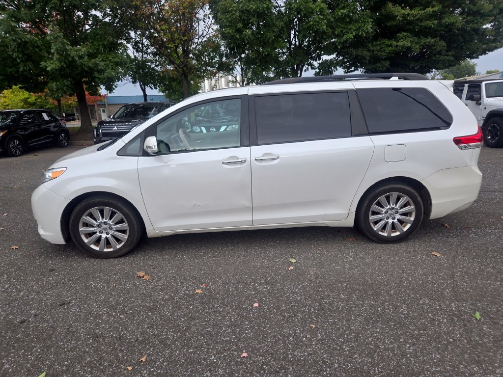 Used 2013 Toyota Sienna Limited w/ Premium Pkg AWD/4WD image 3