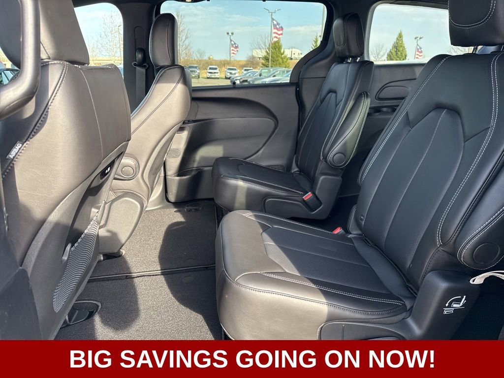 New 2026 Chrysler Pacifica Select w/ S Appearance Package image 23