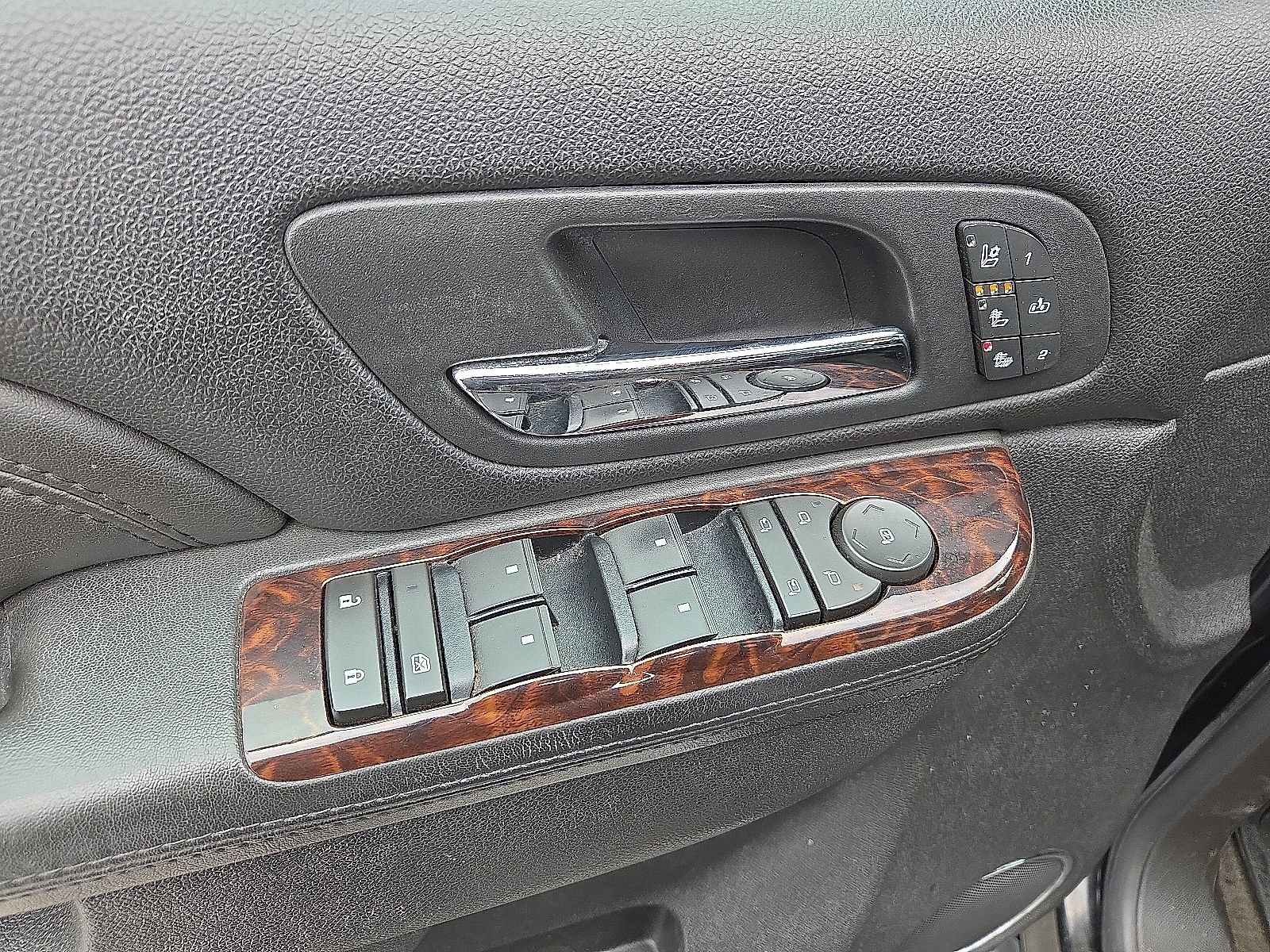 Used 2010 GMC Yukon Denali AWD/4WD image 14