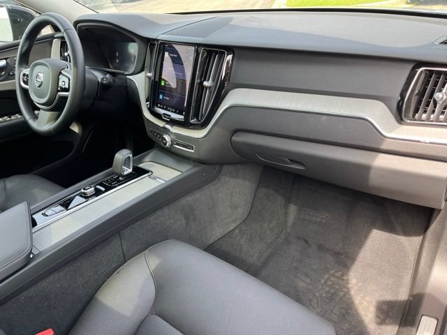 Used 2025 Volvo XC60 B5 Plus AWD/4WD image 11