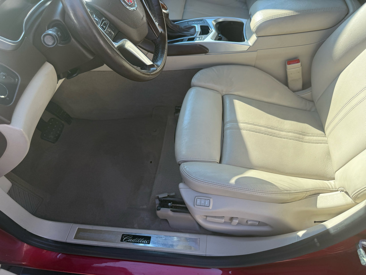 Used 2015 Cadillac SRX Luxury w/ Driver Awareness Package image 38