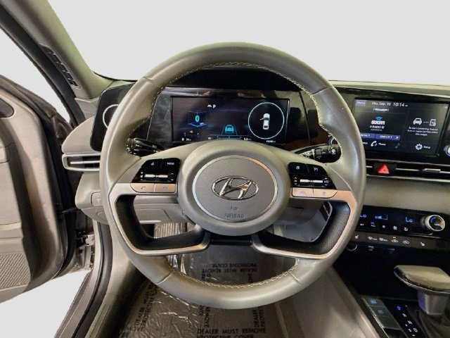 Used 2022 Hyundai Elantra SEL w/ Convenience Package FWD image 12