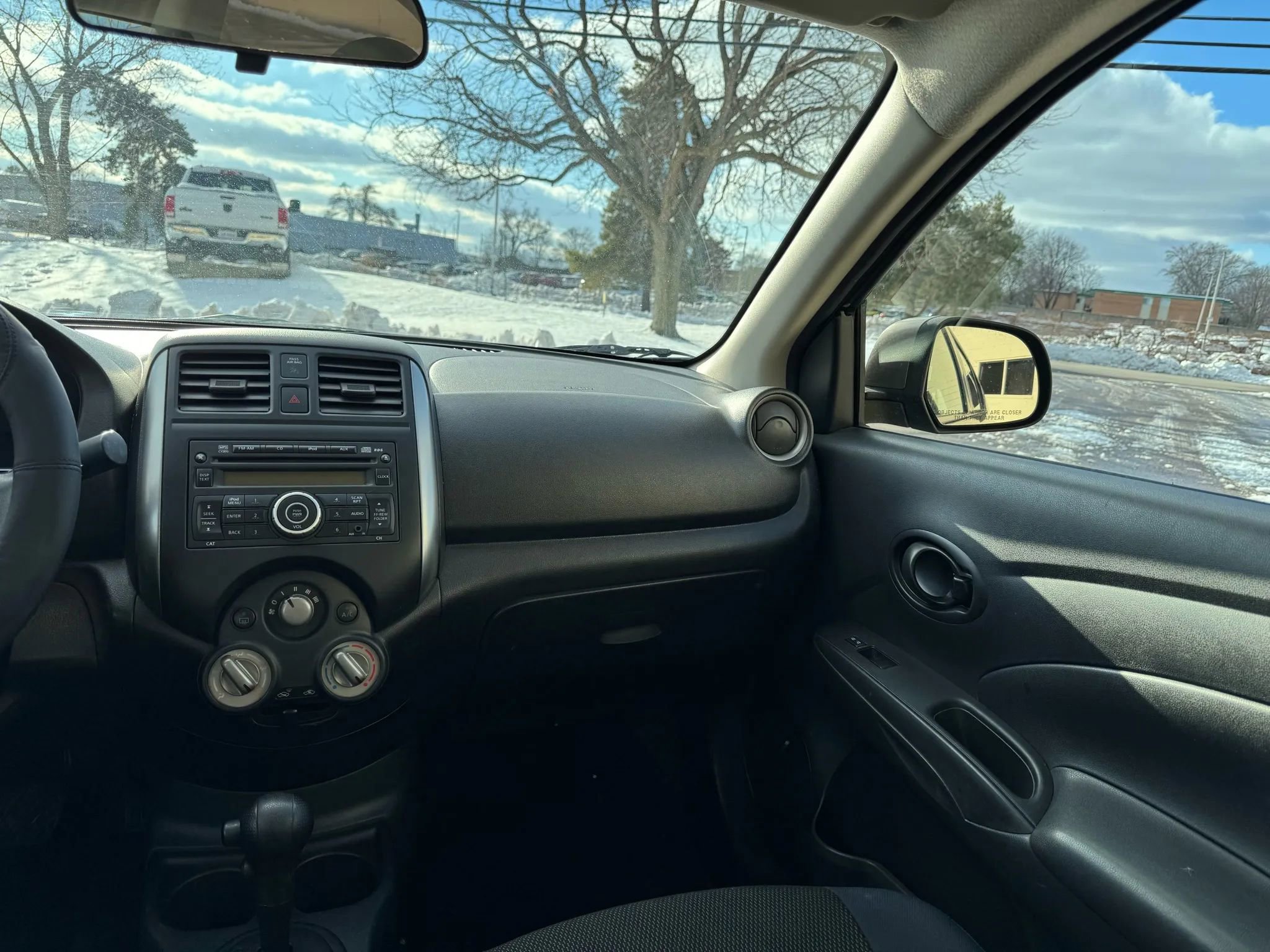 Used 2012 Nissan Versa SV w/ Convenience Pkg image 15