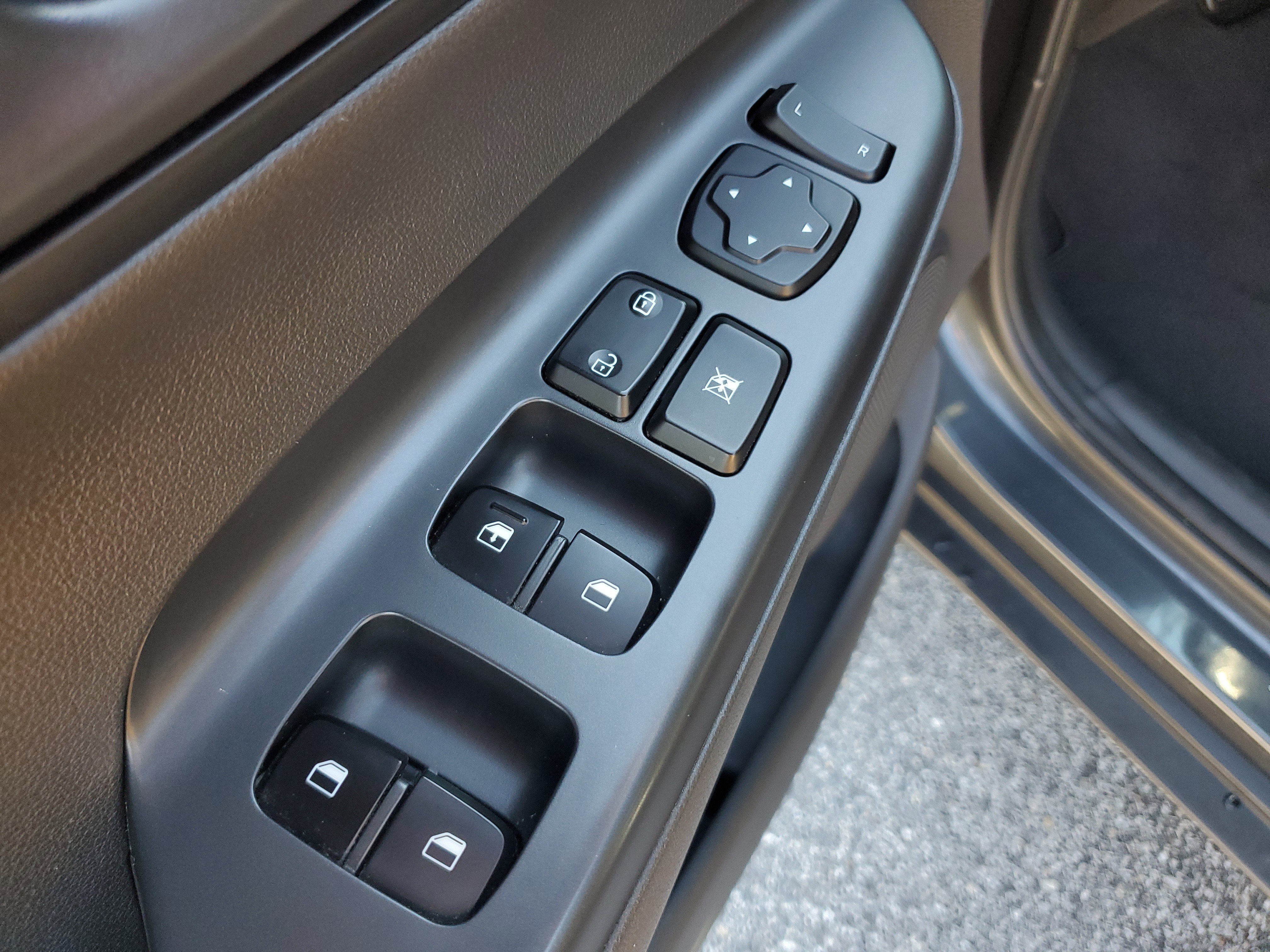 Used 2022 Hyundai Kona SEL FWD image 17