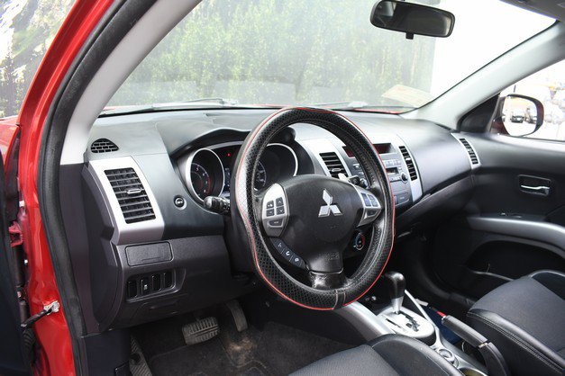 Used 2012 Mitsubishi Outlander SE AWD/4WD image 14