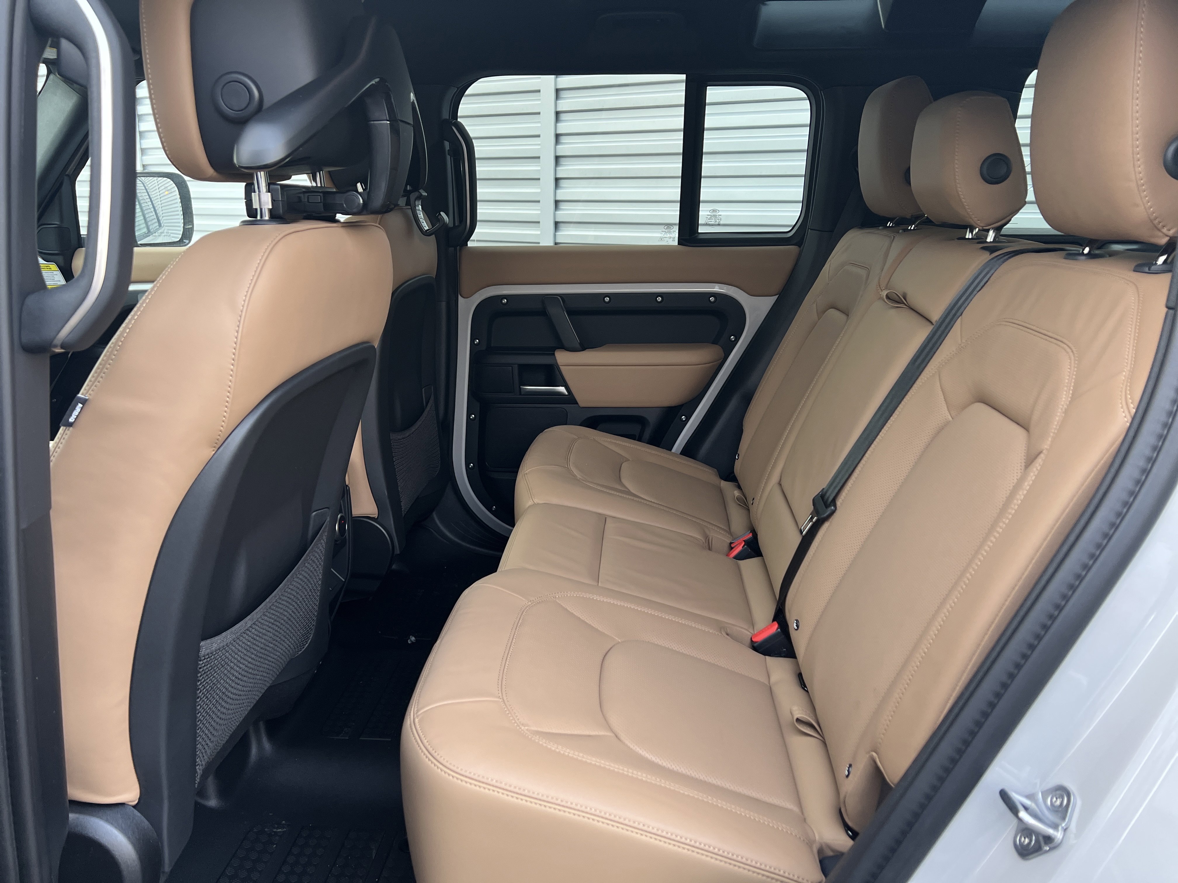 New 2026 Land Rover Defender 110 X-Dynamic SE image 8