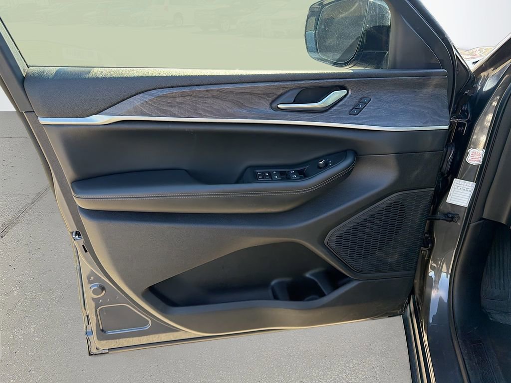 Used 2024 Jeep Grand Cherokee L Limited w/ Luxury Tech Group II image 25