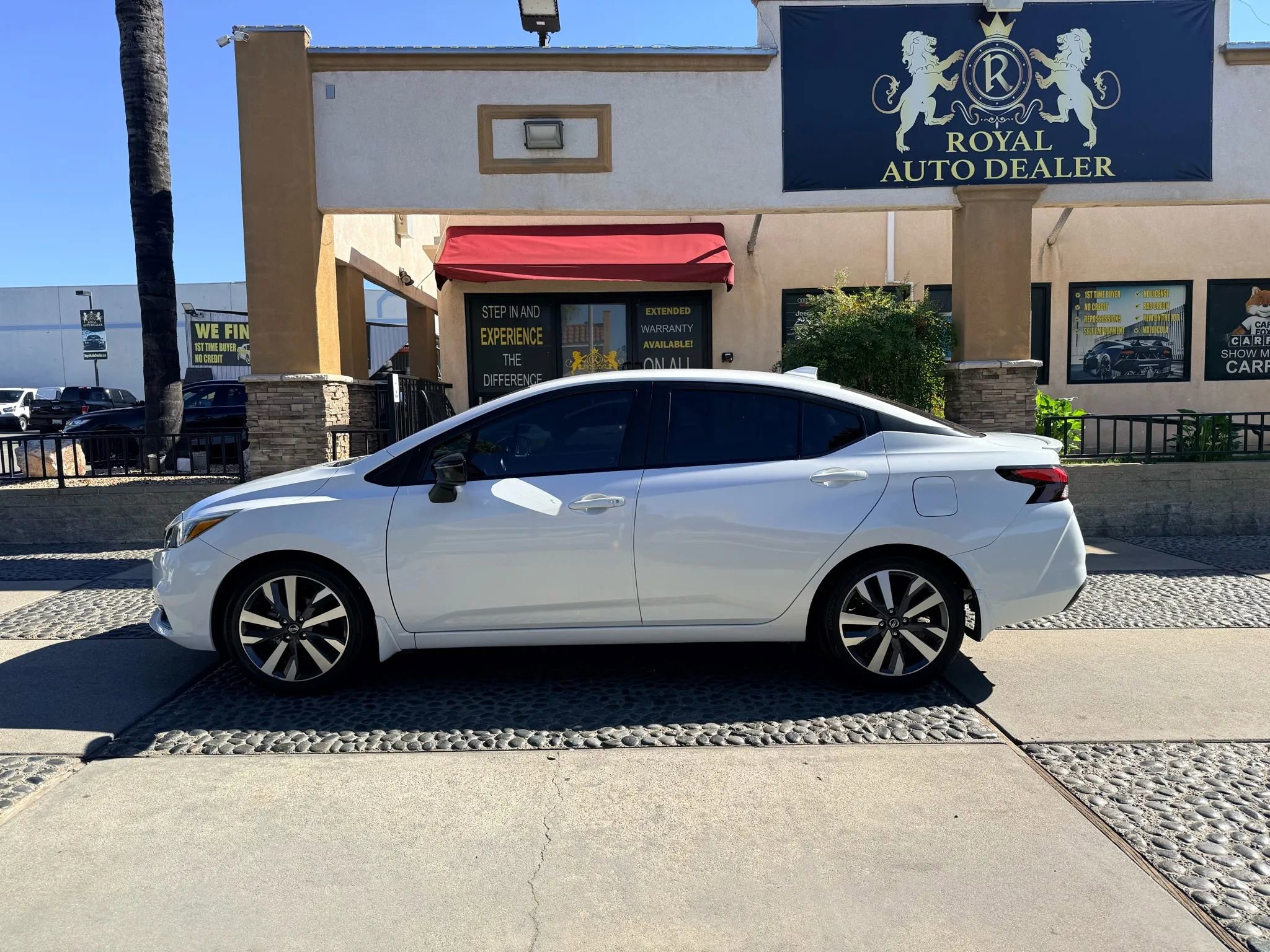 Used 2021 Nissan Versa SR w/ Convenience Package image 8