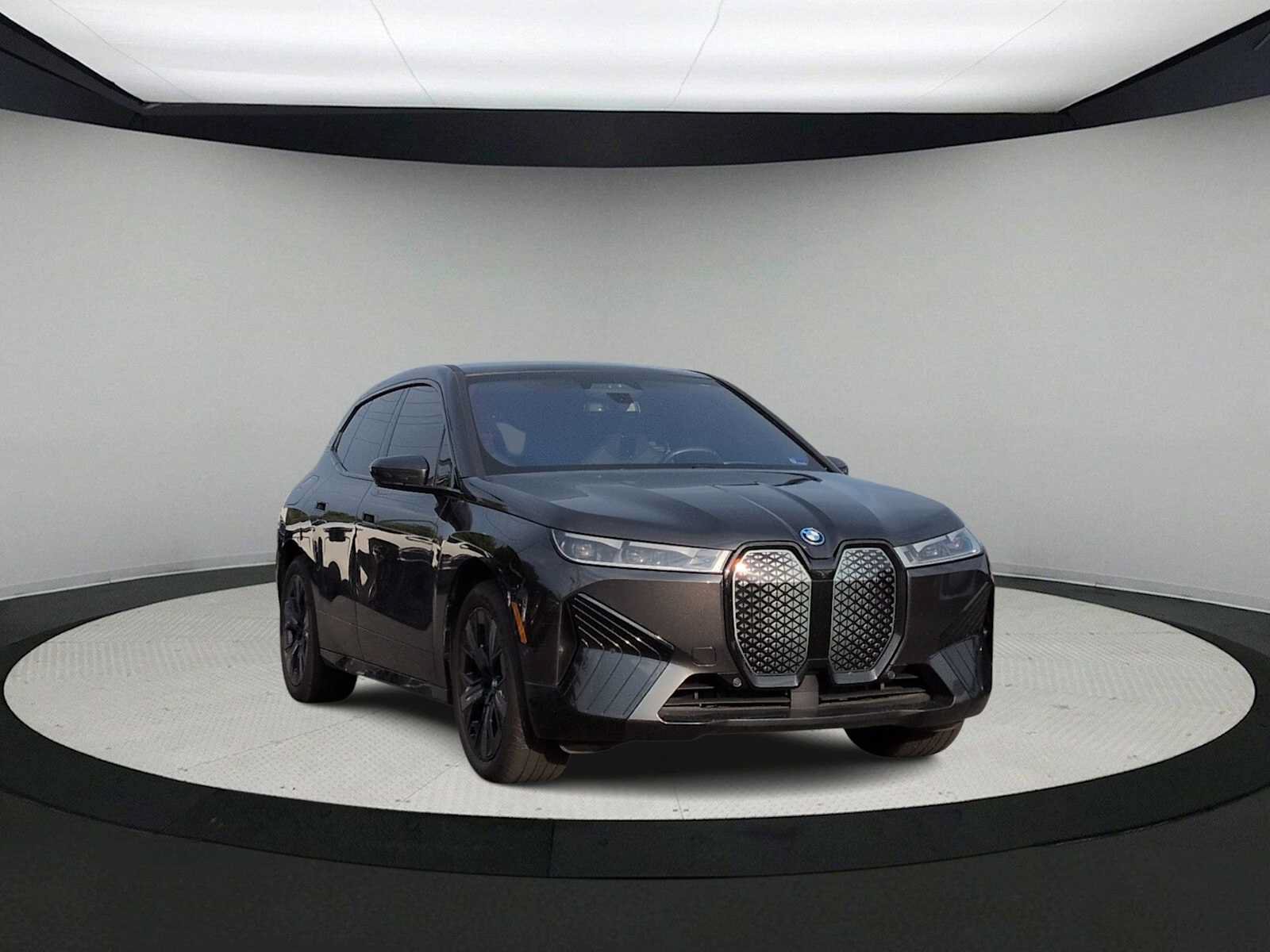 Used 2024 BMW iX xDrive50 w/ Premium Package AWD/4WD image 2