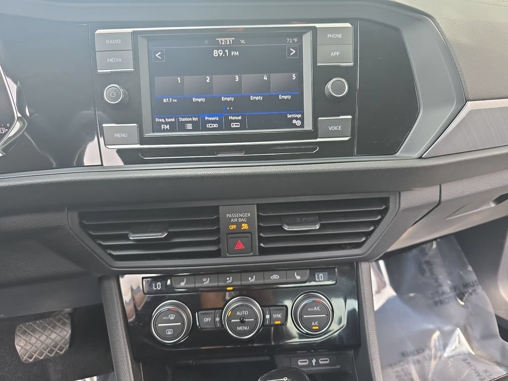 Used 2024 Volkswagen Jetta SE FWD image 19