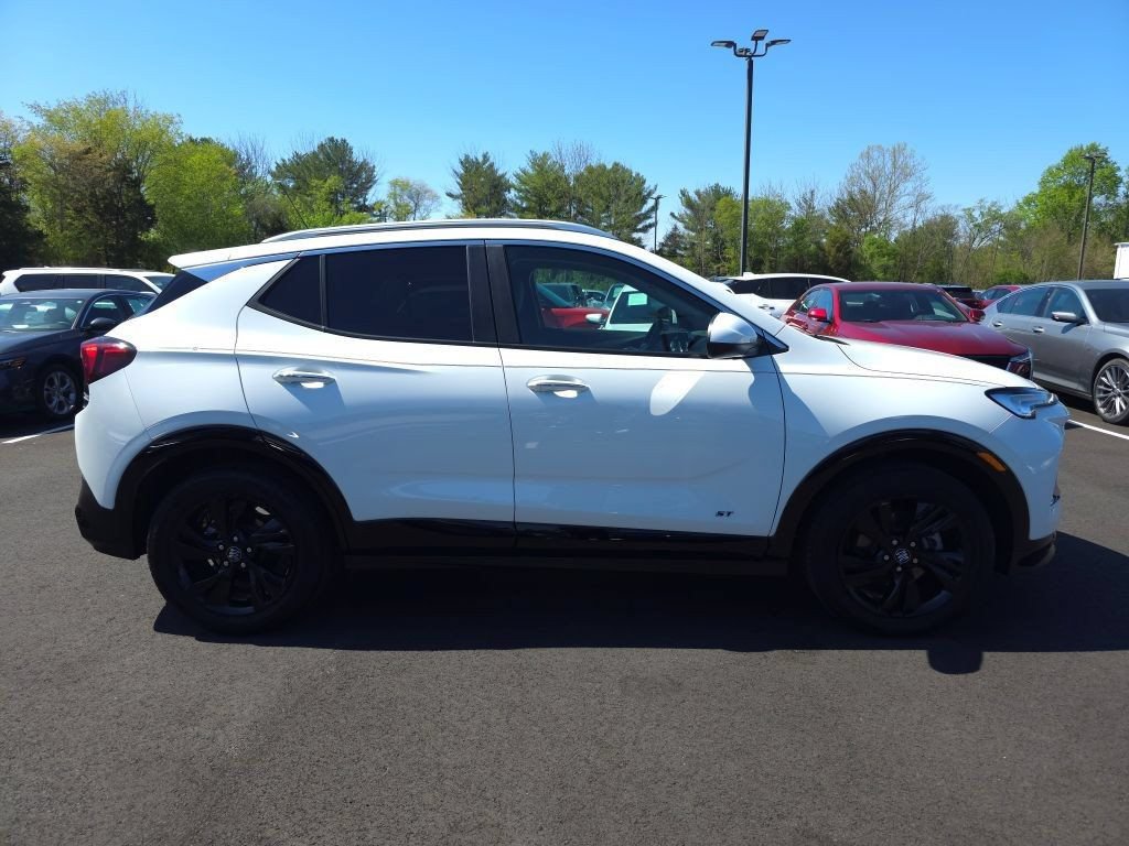 Used 2025 Buick Encore GX Sport Touring FWD image 4