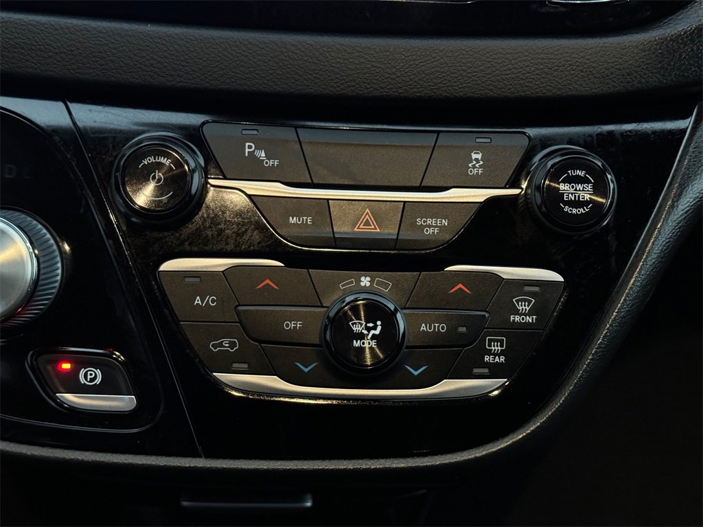 Used 2020 Chrysler Pacifica Touring-L w/ S Appearance Package image 18