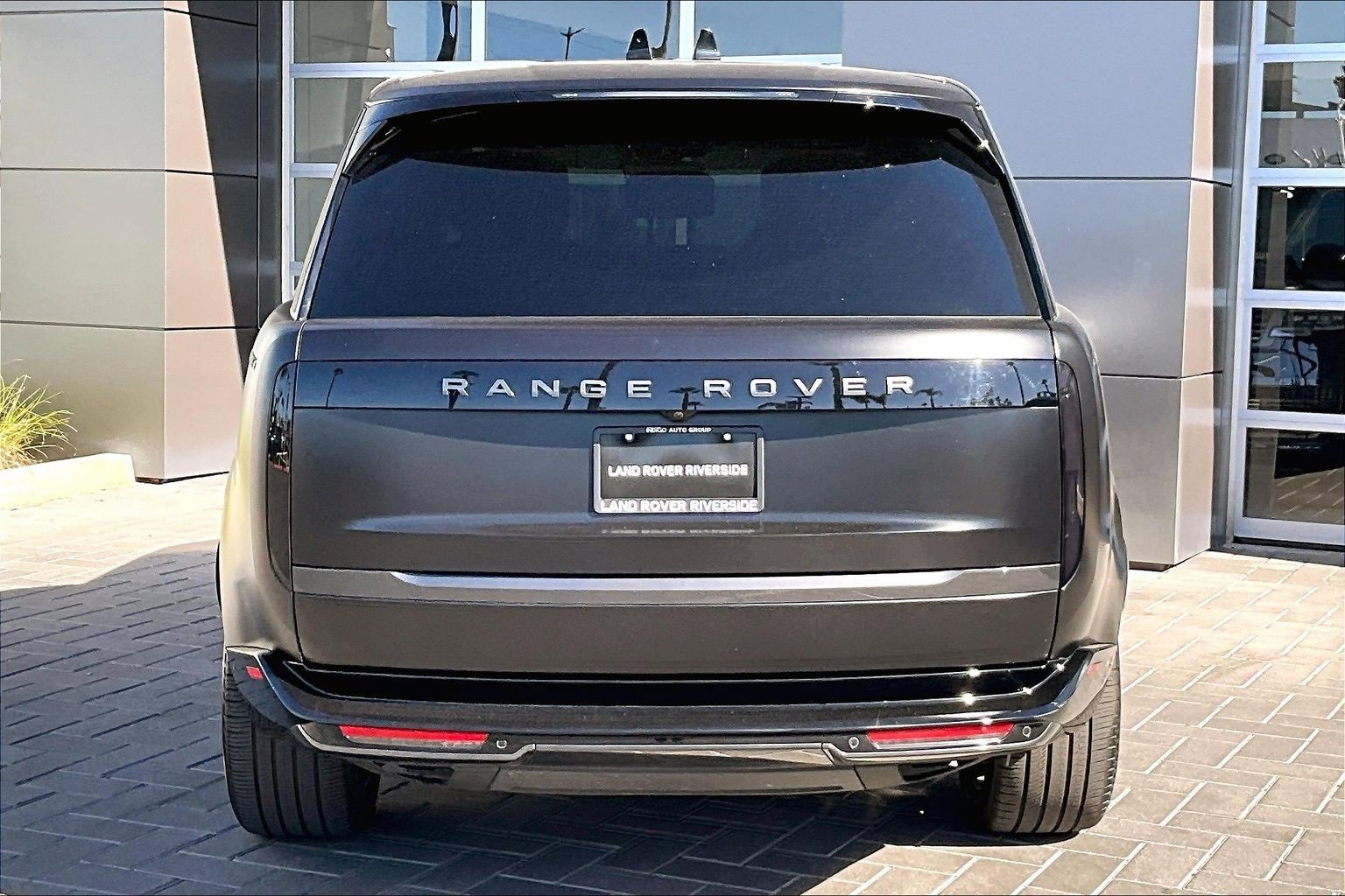 Used 2025 Land Rover Range Rover Autobiography image 4