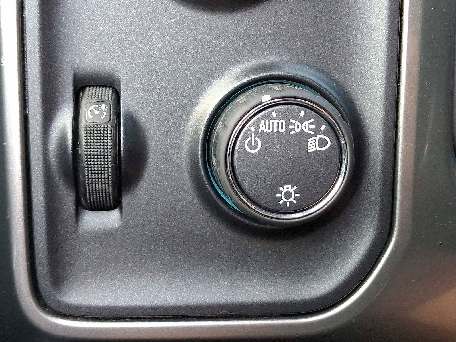 Used 2018 Chevrolet Silverado 1500 LT w/ Max Trailering Package image 18