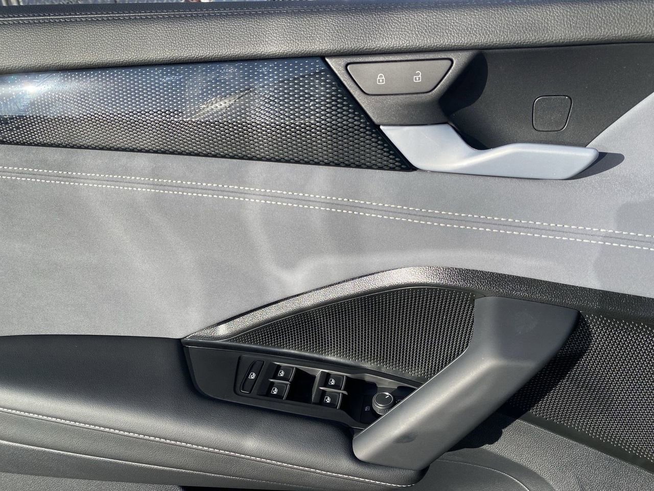 New 2026 Volkswagen Tiguan SE R-Line FWD image 17