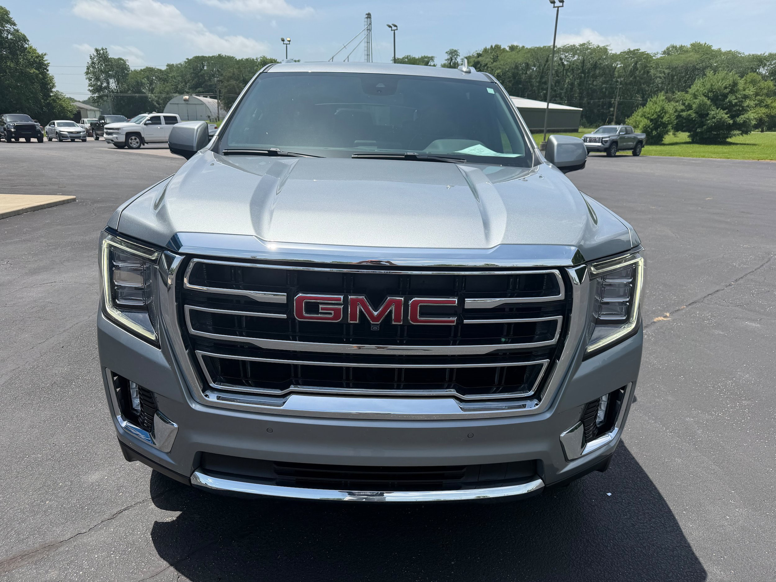 Used 2024 GMC Yukon XL SLT w/ SLT Premium Package AWD/4WD image 8