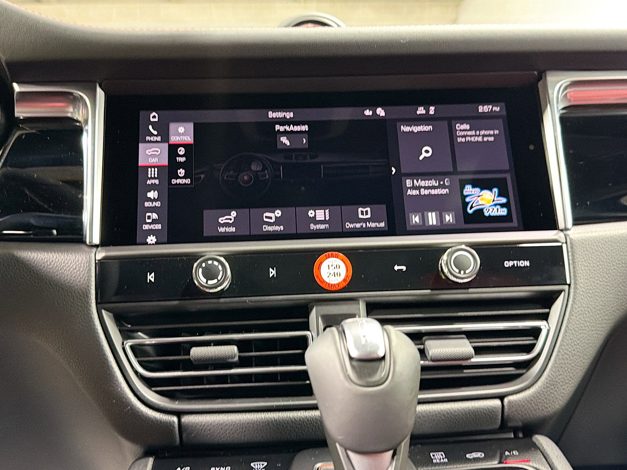 Certified 2026 Porsche Macan Turbo AWD/4WD image 29