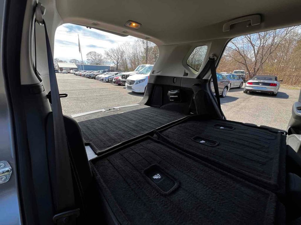 Used 2024 Nissan Rogue SV image 35