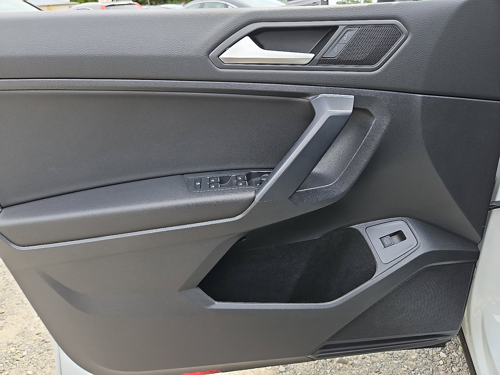 Used 2021 Volkswagen Tiguan SEL w/ 3rd Row Seat Package image 13