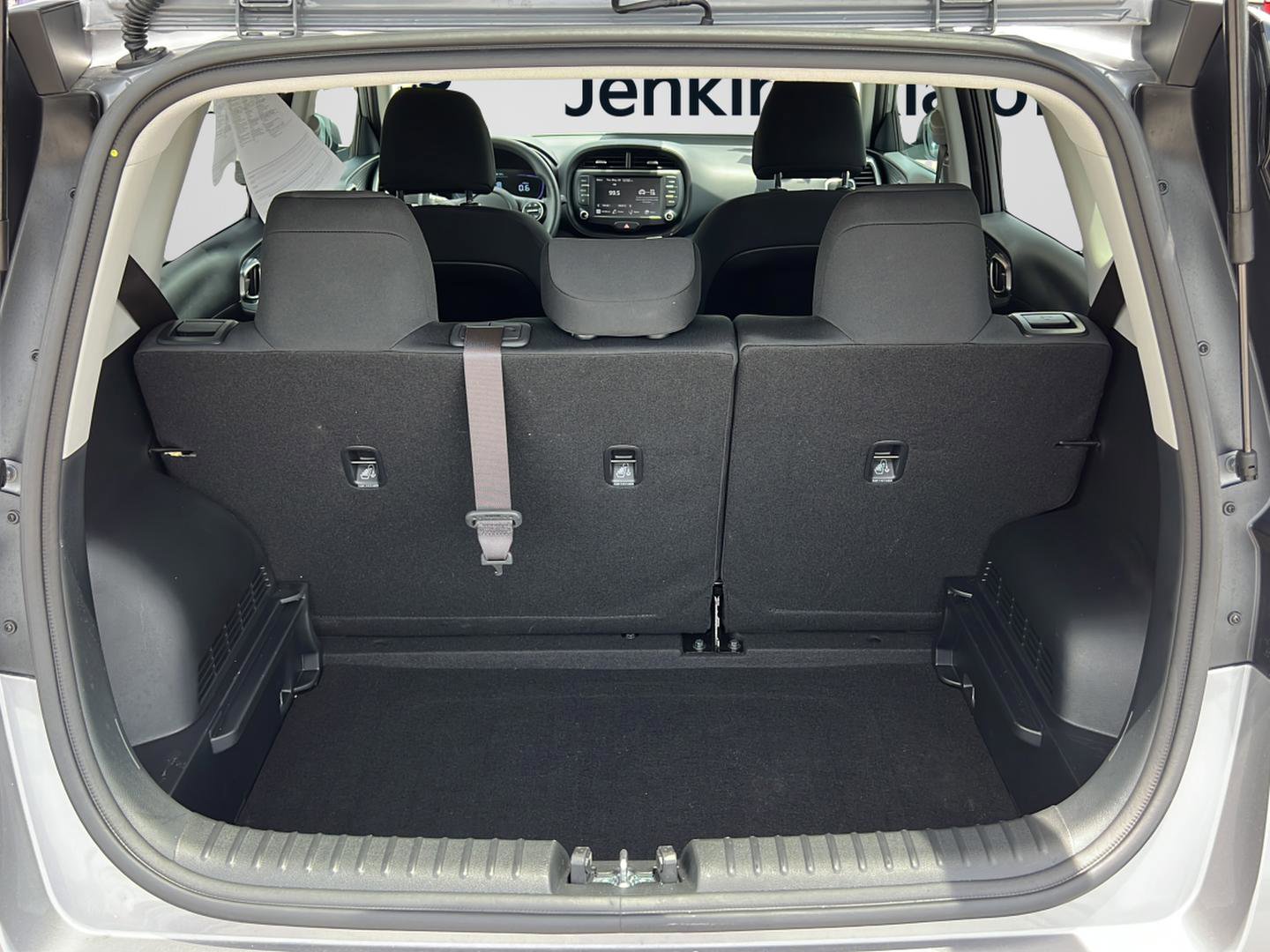 Certified 2025 Kia Soul LX w/ LX Technology Package FWD image 9