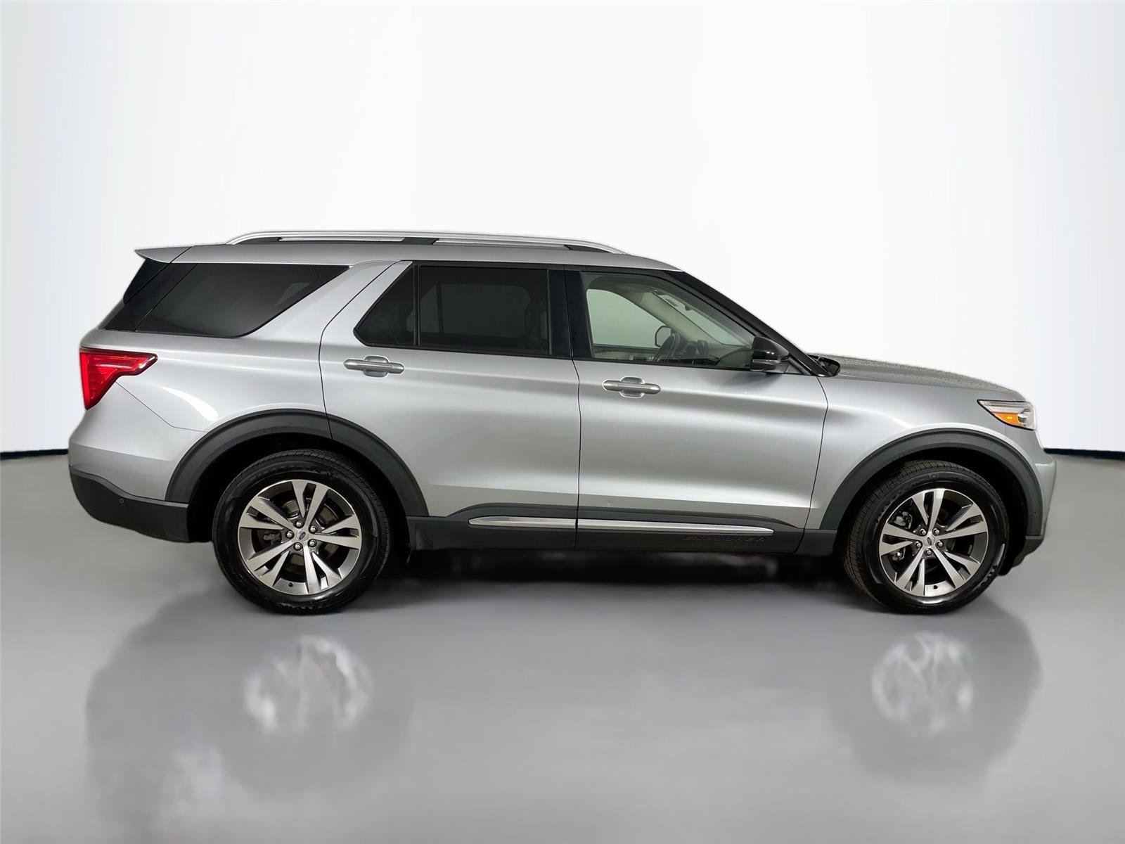 Used 2020 Ford Explorer Platinum w/ Premium Technology Package AWD/4WD image 18