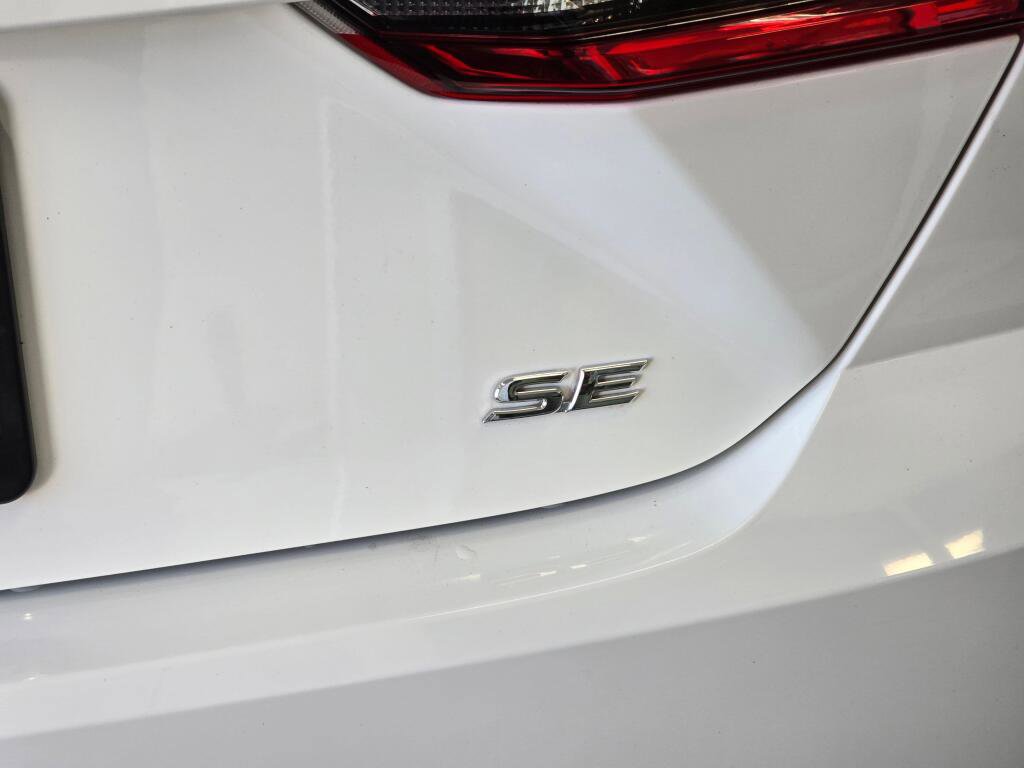 Used 2025 Toyota Camry SE image 14