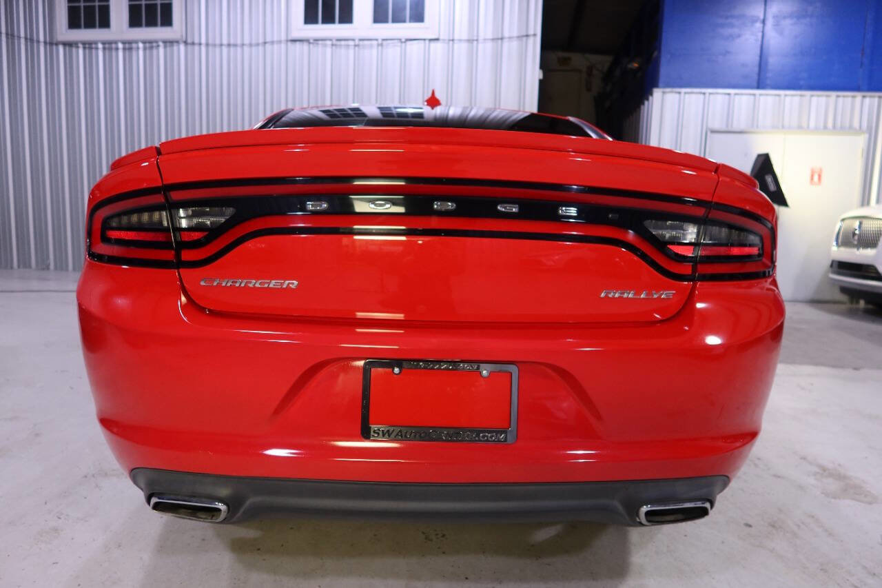 Used 2017 Dodge Charger SXT w/ Rallye Group image 4