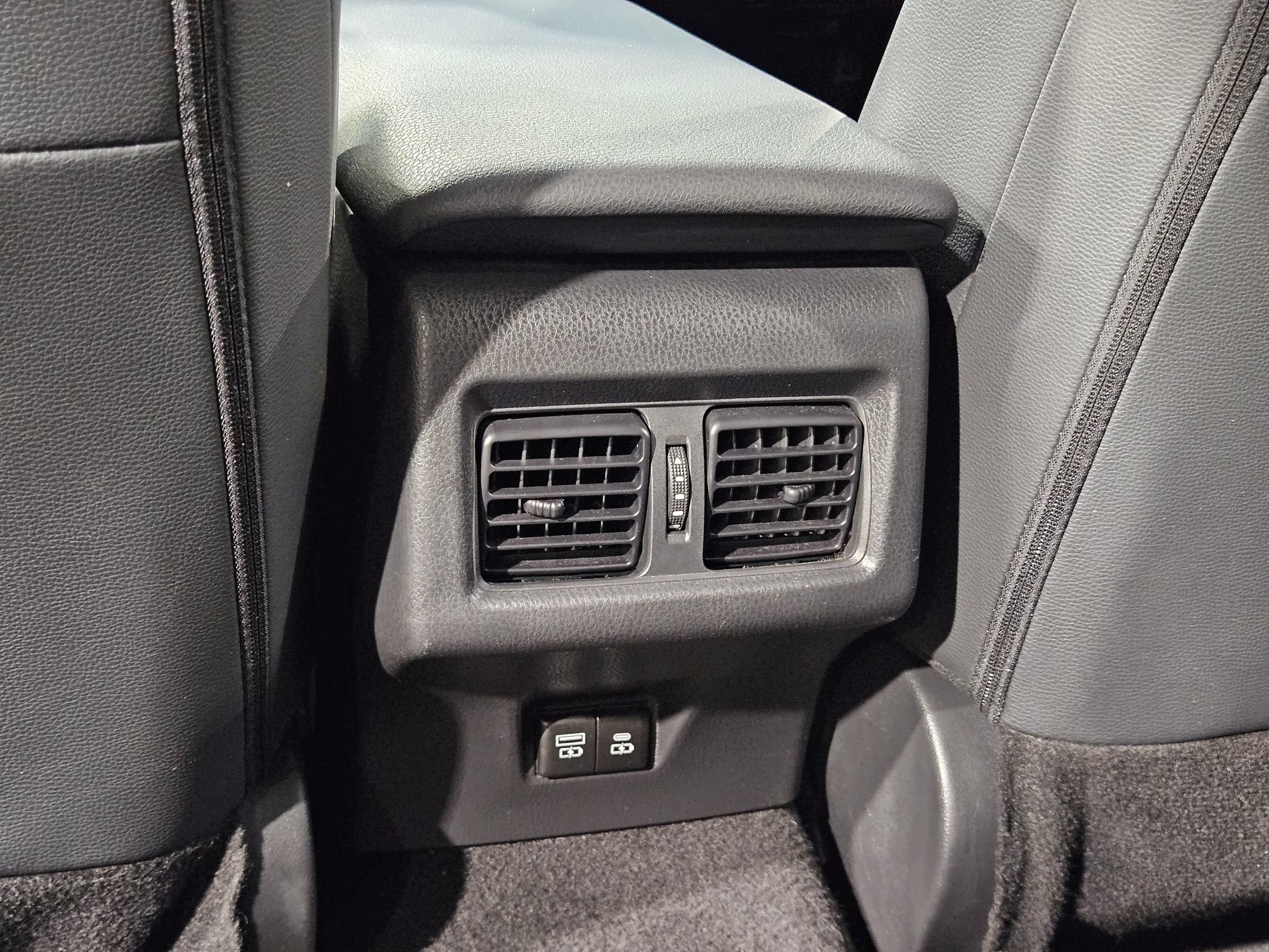 Used 2025 Toyota Camry SE FWD image 37