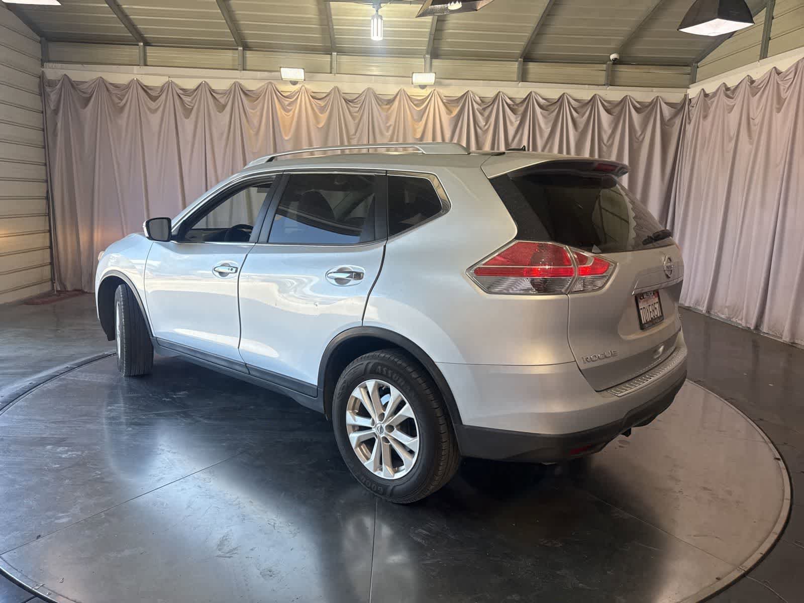 Used 2014 Nissan Rogue SV FWD image 5