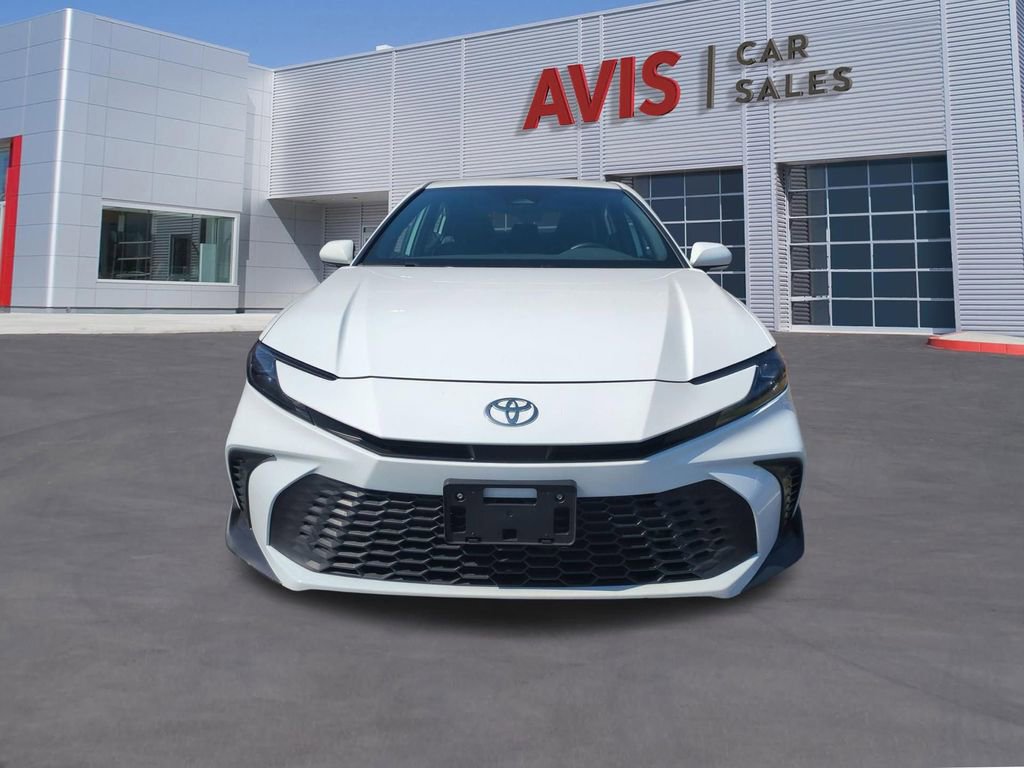 Used 2025 Toyota Camry SE image 2