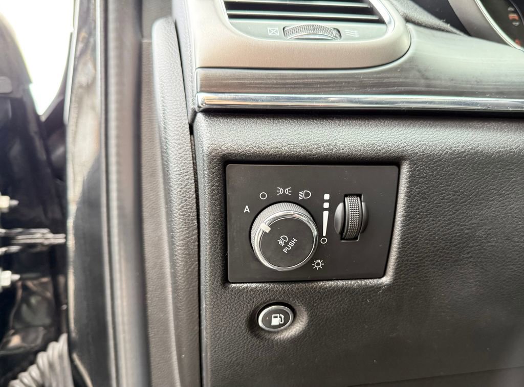 Used 2022 Jeep Grand Cherokee Limited w/ Tech Group image 17