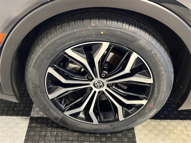 Used 2024 Toyota Crown XLE image 9