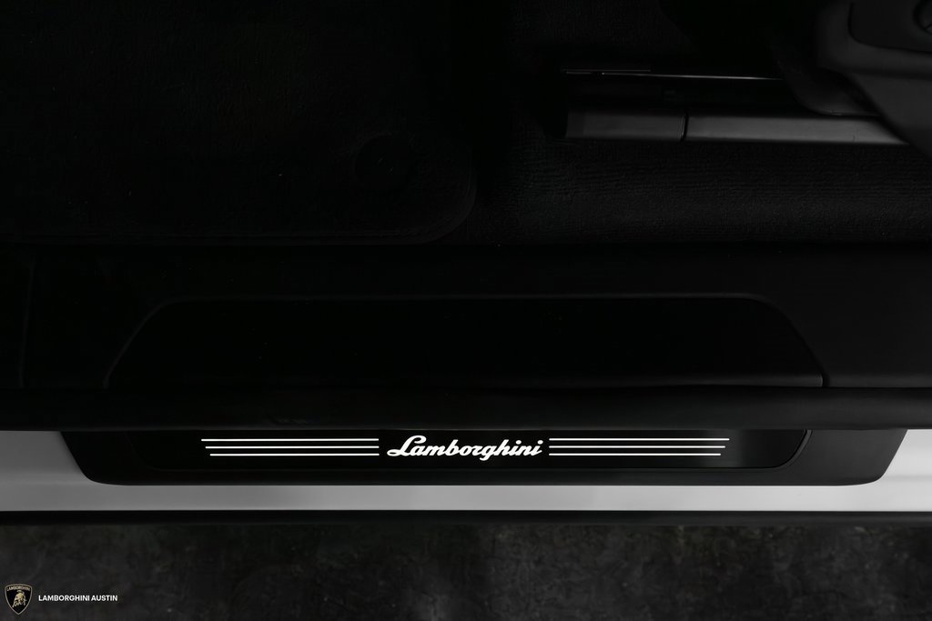 Used 2025 Lamborghini Urus SE image 24