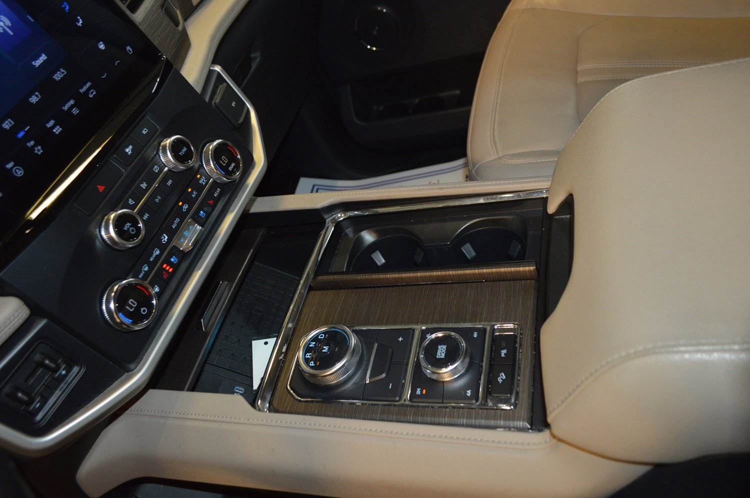 Used 2022 Ford Expedition Max Limited image 21