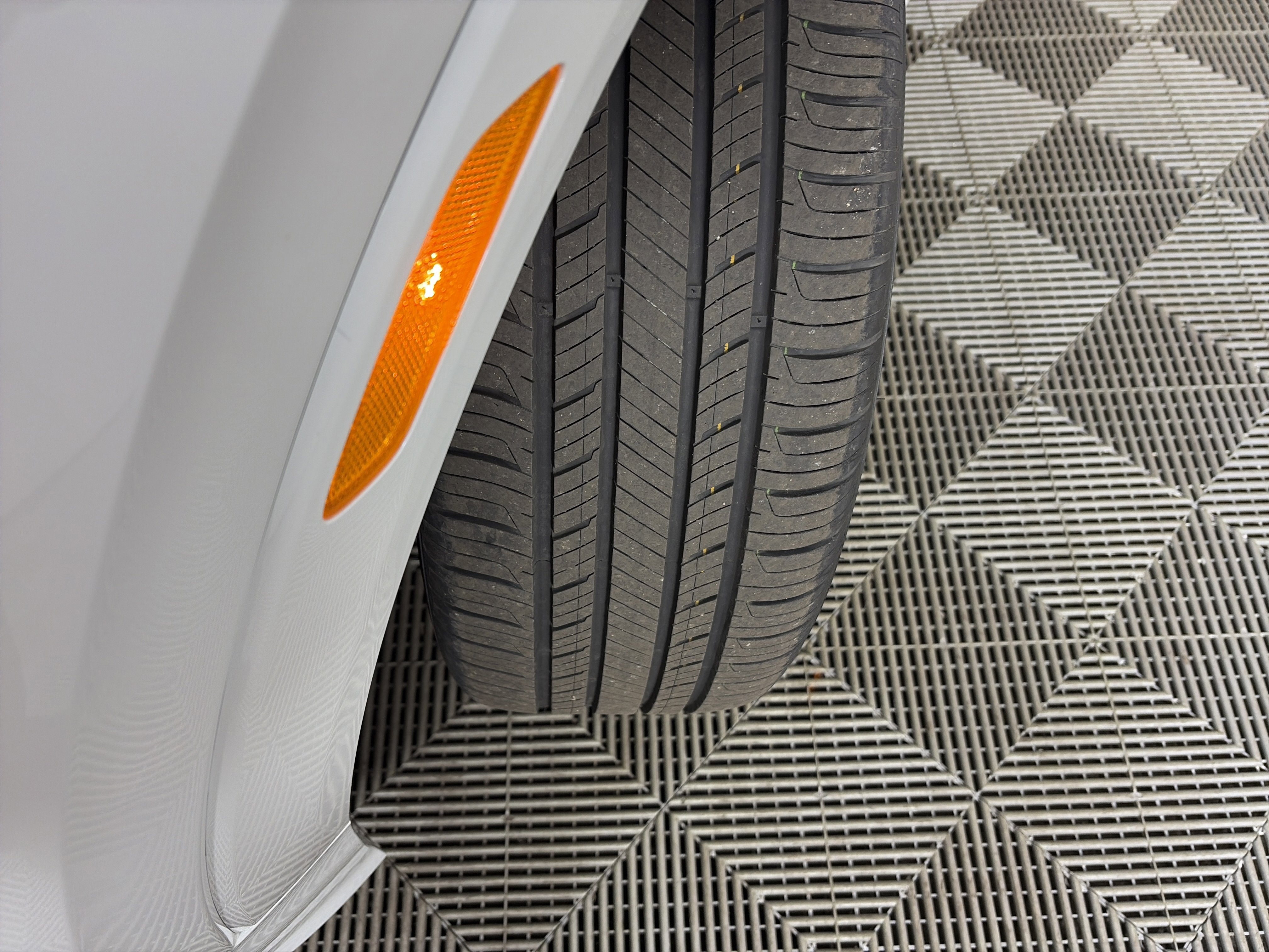 Certified 2022 Buick Encore GX Select w/ Sport Touring Package image 2