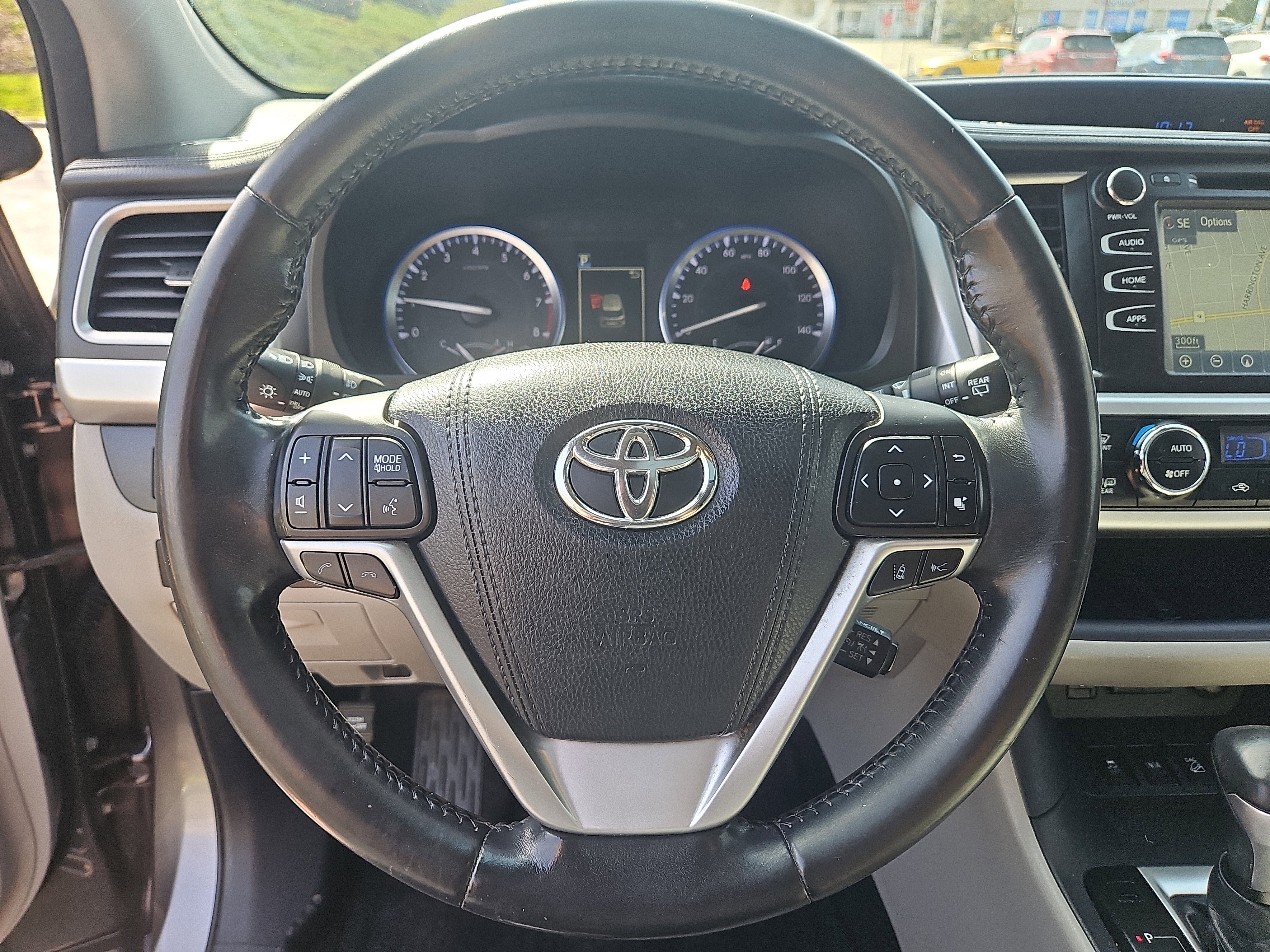 Used 2017 Toyota Highlander XLE w/ Carpet Mat Package image 20