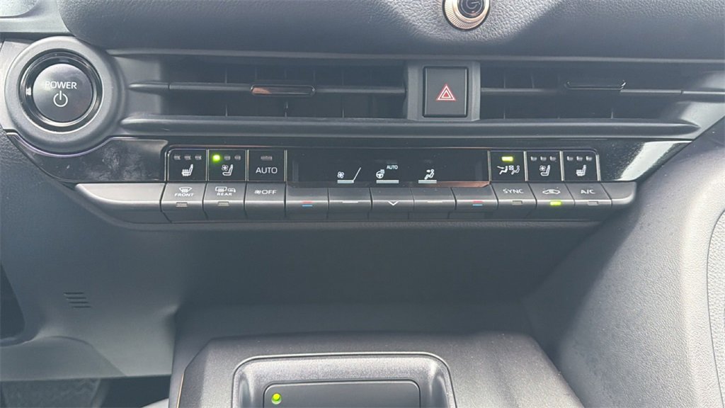 Used 2023 Toyota Crown Limited image 31