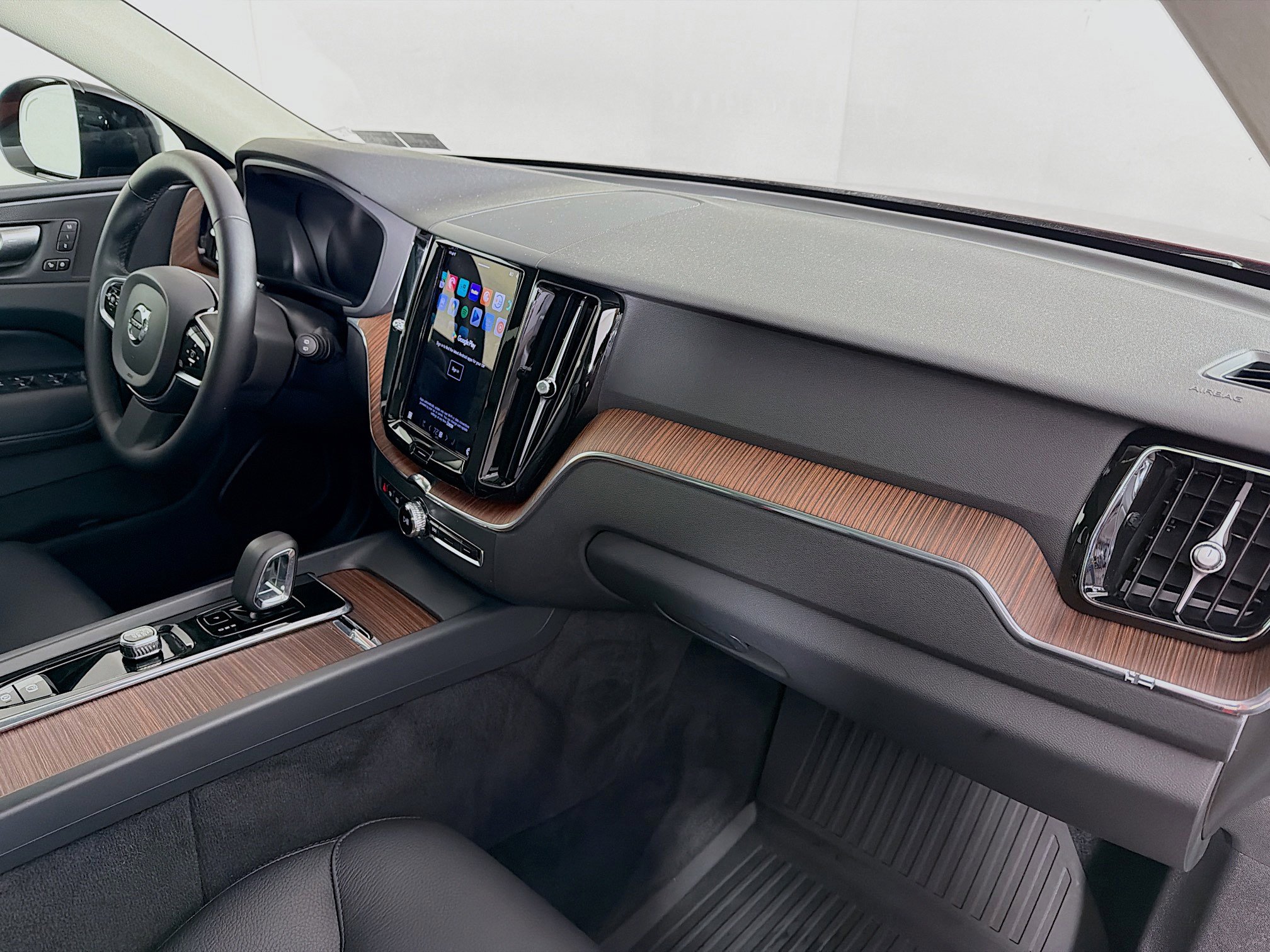 Used 2024 Volvo XC60 B5 Plus w/ Climate Package image 31