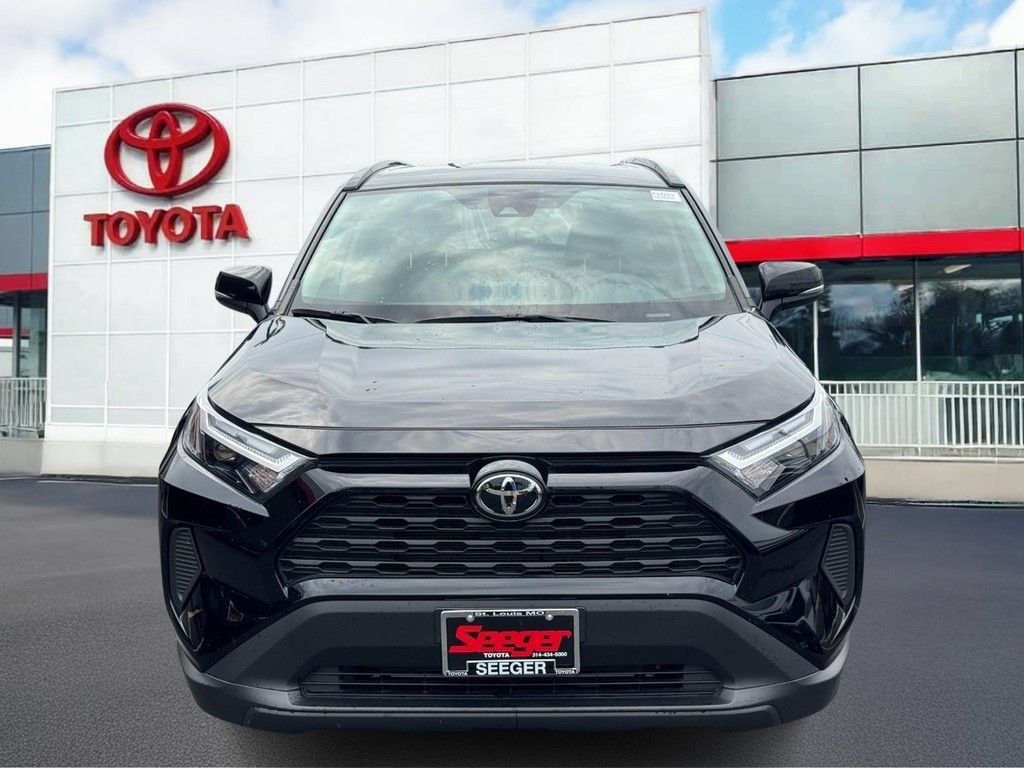 Used 2025 Toyota RAV4 XLE AWD/4WD image 13