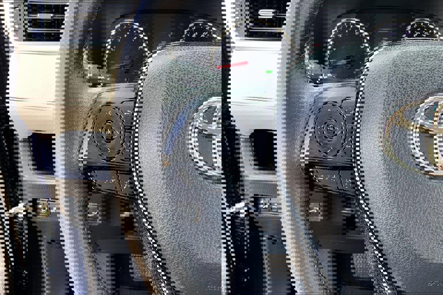 Used 2021 Toyota RAV4 XLE Premium image 23