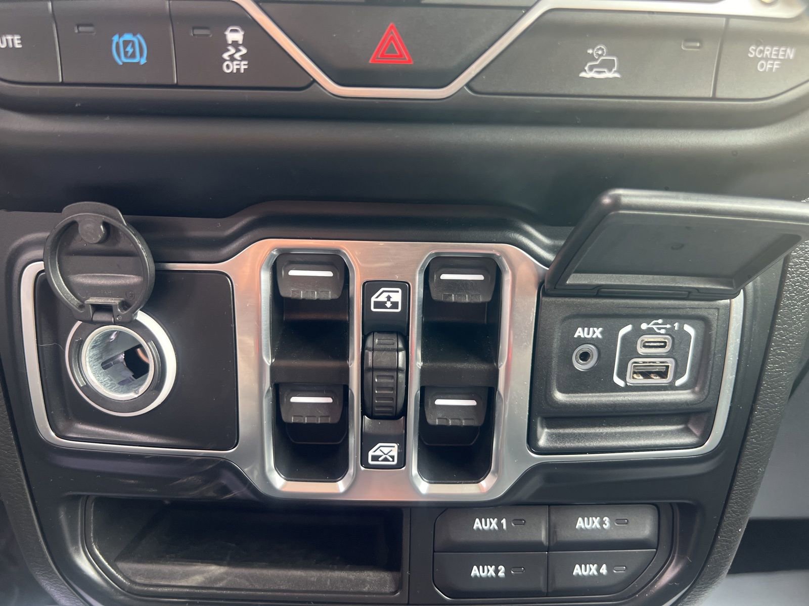 Used 2023 Jeep Wrangler Unlimited w/ Cold Weather Group AWD/4WD image 19