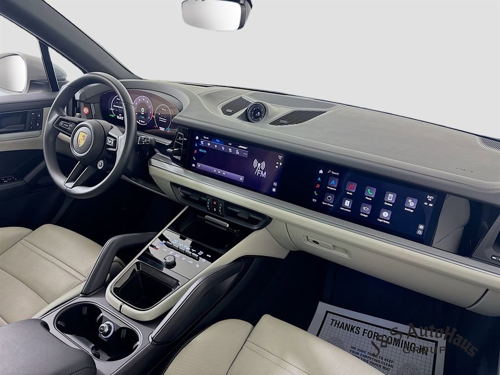 Used 2024 Porsche Cayenne S image 31