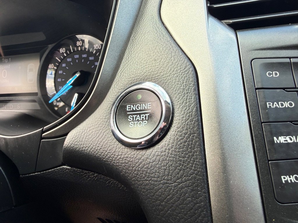 Used 2018 Ford Fusion SE FWD image 29