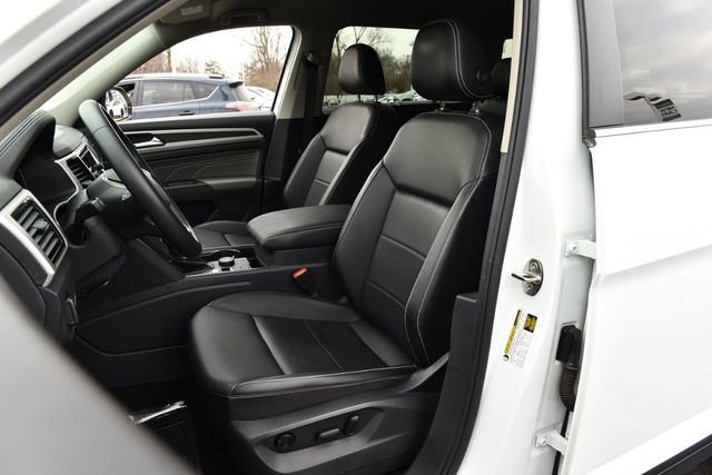 Certified 2023 Volkswagen Atlas SE w/ Black Wheel Package image 19