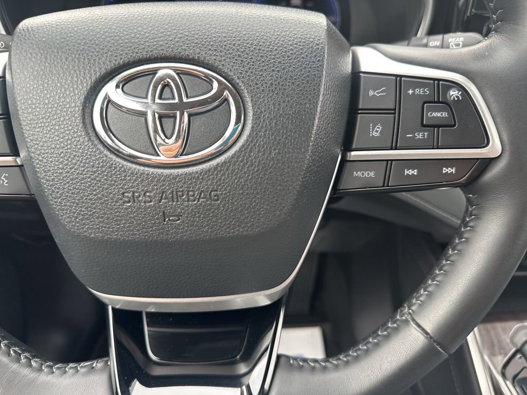 Used 2023 Toyota Highlander Platinum image 18