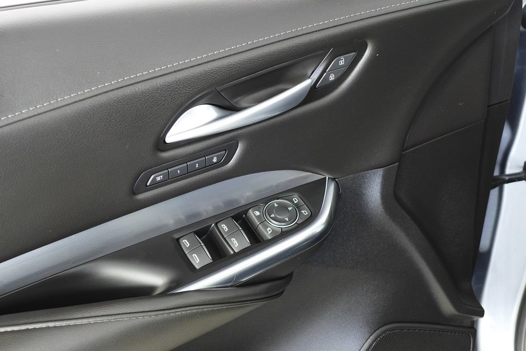 Used 2025 Cadillac XT4 Premium Luxury FWD image 12