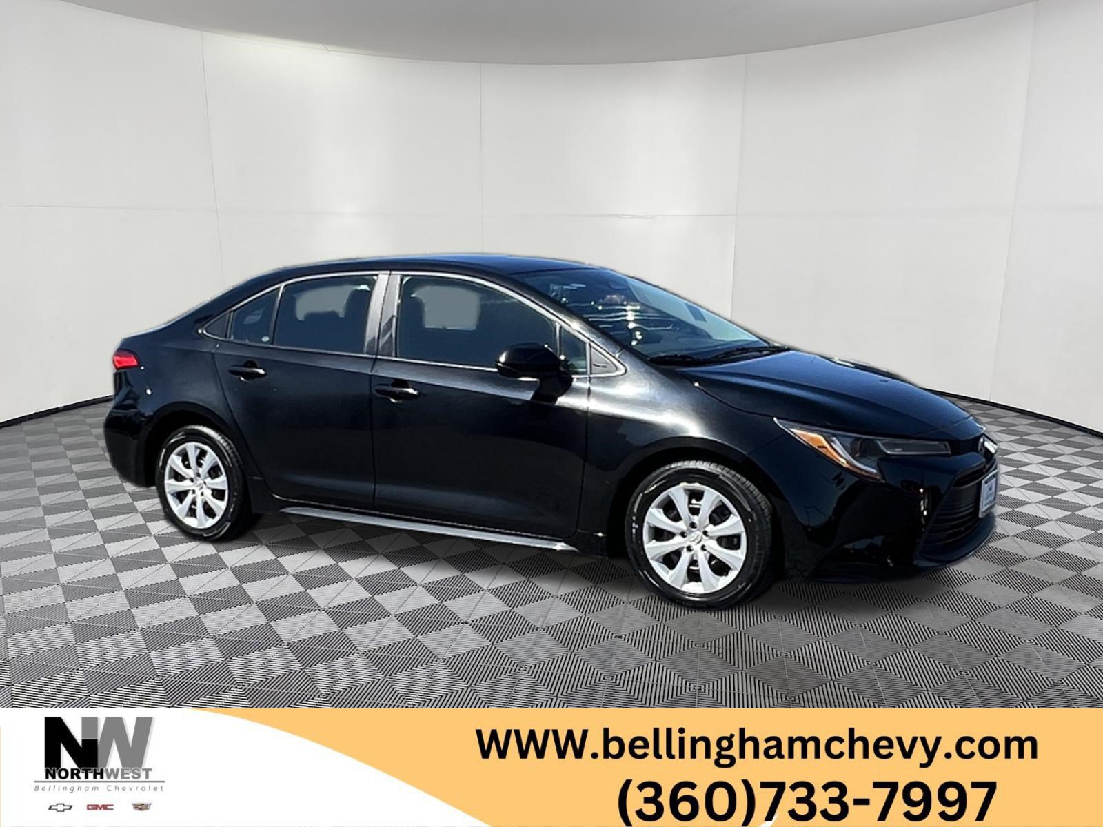 Used 2025 Toyota Corolla LE FWD image 1